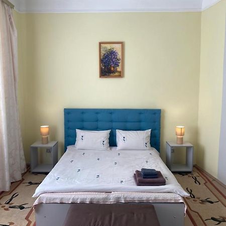 Den Apart On Rynok Square Лвив Екстериор снимка